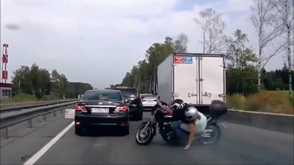 Gewoon even genieten van een hele stapel harde autocrashes
