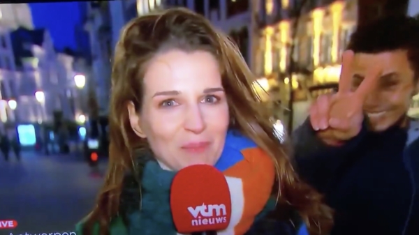 Vlaamse journaliste Evelyne Boone doet aangifte tegen man die haar ongevraagd kust