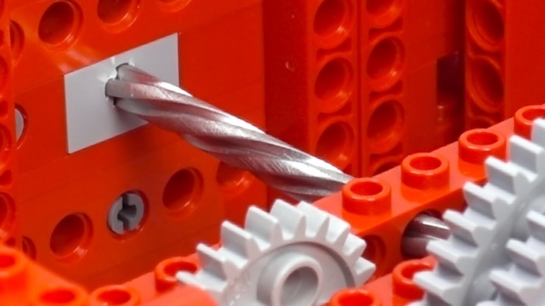 Kun je LEGO gebruiken om een stalen as te breken?