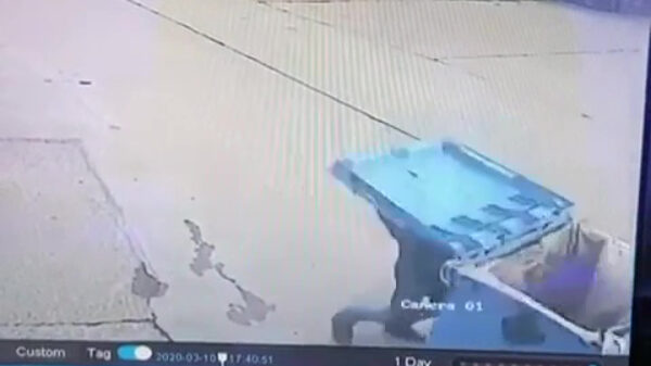 Een container verrijden in de wind is nog knap gevaarlijk