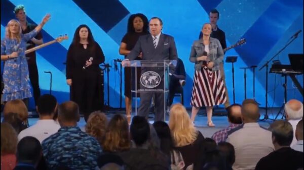 Pastoor Rodney Howard-Browne: "Allemaal handen schudden, we zijn toch geen mietjes"