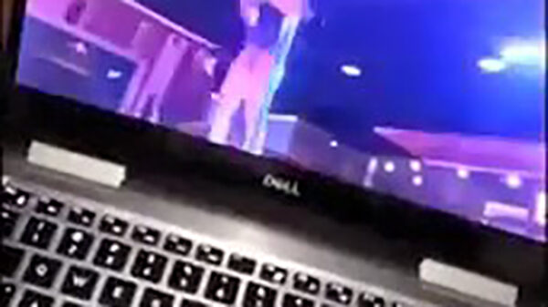 Thuis naar strippers kijken