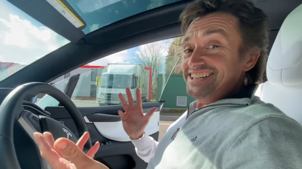 Richard Hammond maakt heerlijke roadtrip met een Tesla Model X