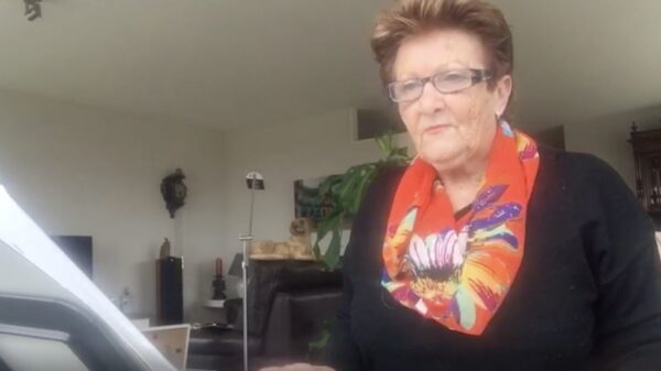 Even geen coronavirus: Joke en haar orgel brengen vrolijkheid in deze droevige tijden