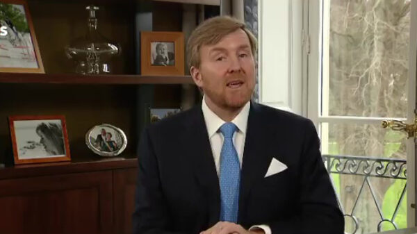 Koning Willem-Alexander blijkt een behoorlijk begaafd 30 Seconds-speler