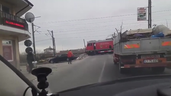 Roemeense treinmachinist heeft schijt aan het verkeer als hij koffiepauze heeft