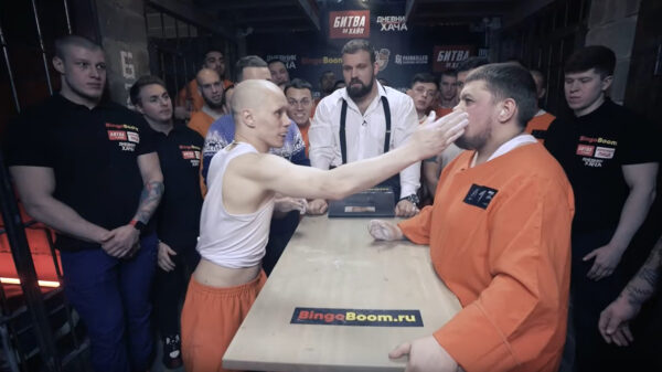 Tijd voor wat knetterharde pompoenklappers in deze Russische slapping contest