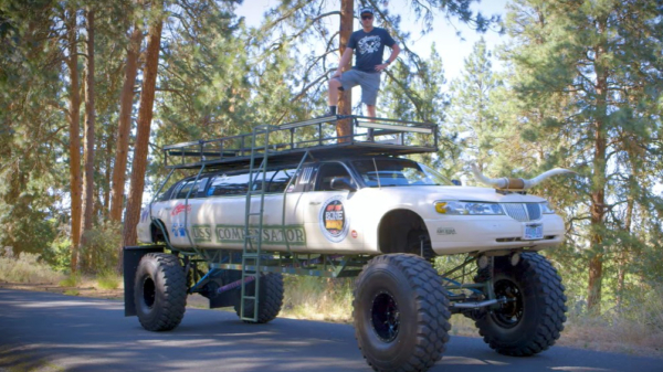 Handige Harry bouwt deze ontzettend onpraktische off-road monsterlimousine