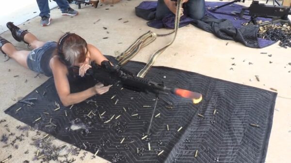 Dame test hoe lang het duurt voordat een geluidsdemper naar de getver is