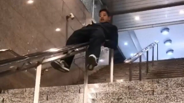 Trapglijder gaat voor een pijnlijke notenkraker