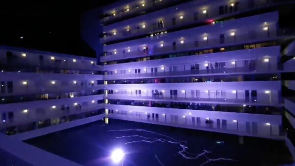 Zo kan het ook: legaal quarantainefeest in appartementencomplex in Breda!