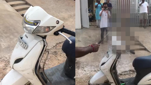 Indiër vindt een giftige verrassing in zijn scooter