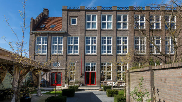 Een supervet verbouwde jongensschool, voor als je altijd ruimte tekort komt
