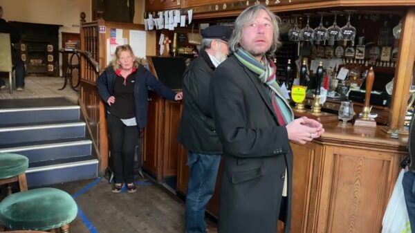 Knakker eist dat zijn lokale kroeg dichtgaat voor het niet opvolgen van de coronaregels