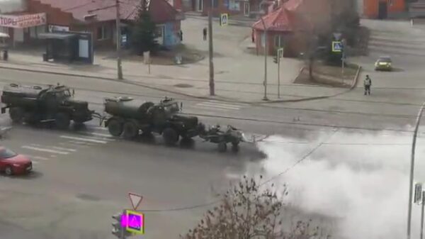 In Rusland worden de straten ontsmet door ze volledig te bespuiten