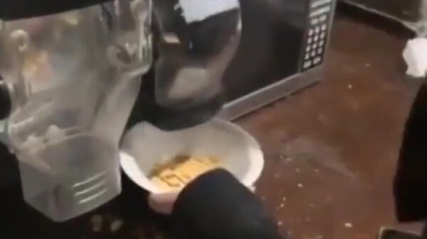 Falende dame scoort iets teveel cornflakes