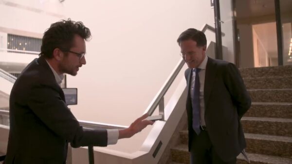 Mark Rutte geeft de vader van Tom Staal telefonisch thuisblijf-advies