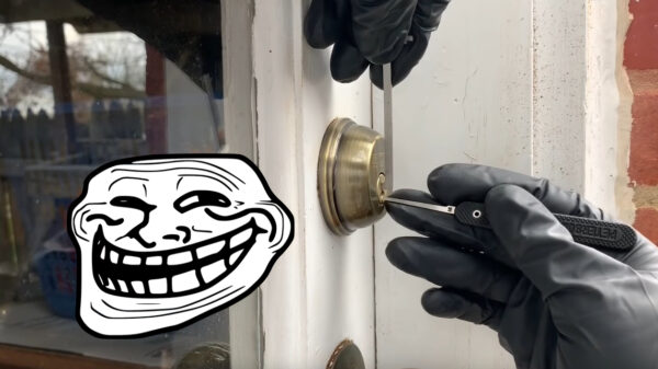 Zo eenvoudig is het om bij je ex via haar achterdeur naar binnen te gaan