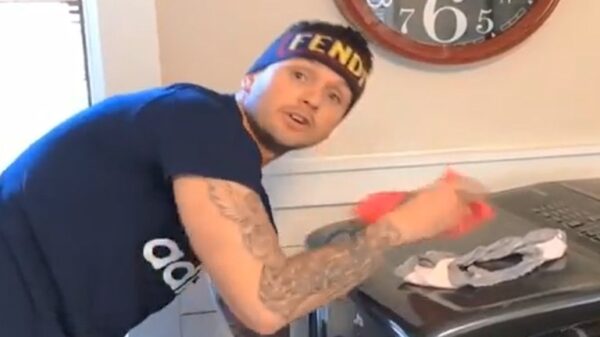 Gebruikte slipjes van je vriendin verkopen