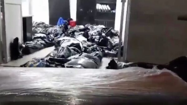 Apocalyptische beelden uit Ecuador waar de coronadoden op straat liggen