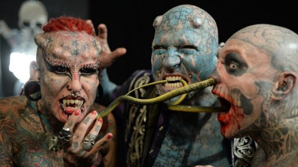 Deze freaks nemen body modification iets te serieus