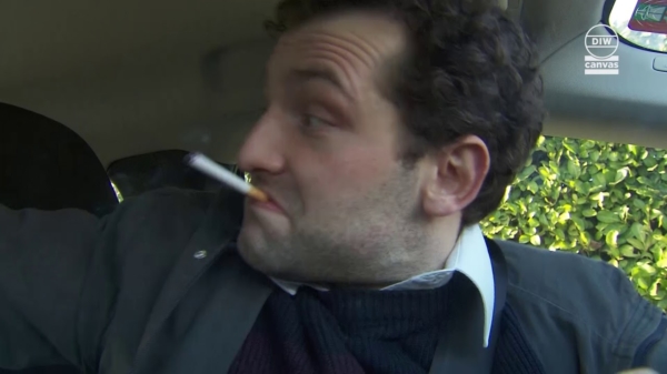 Even een spoedcursus "Roken tijdens het rijden met kinderen in de auto"