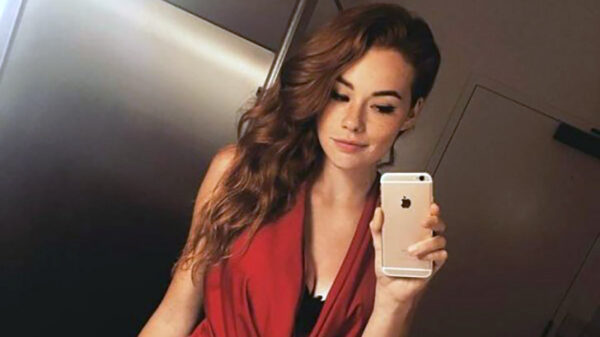 Spiegeltje spiegeltje aan de wand deze vrouwen zijn behoorlijk amusant (27)