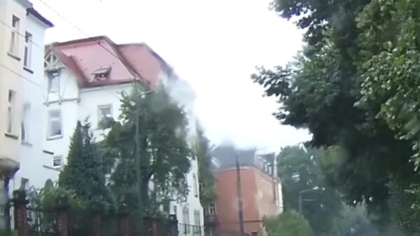 Bovenbuurman is toch wel nieuwsgierig naar die harde klapper