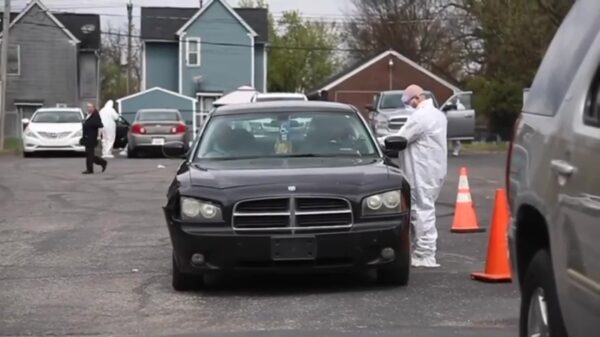 Oplichters betrapt tijdens uitvoeren van nep-coronatesten voor $240 per persoon