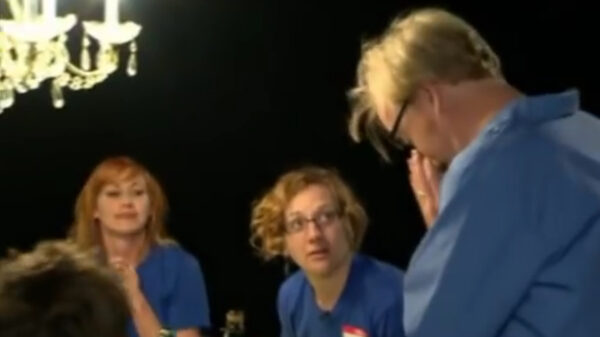 Mythbusters onderzoeken hoe snel een verkoudheid zich nou eigenlijk verspreidt