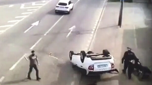 Russische snelheidsduivel heeft iets te veel vaart en wordt gelanceerd