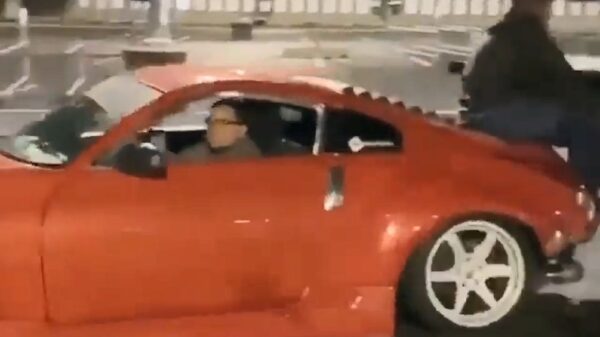 Achterlijk grote spoiler houdt het voor gezien