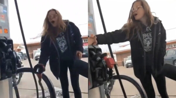 Blondje komt er tijdens het tanken achter dat haar auto onnodig veel brandstof verbruikt