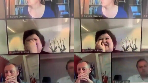 Belgische minister van Volksgezondheid Maggie de Block geeft even het goede voorbeeld