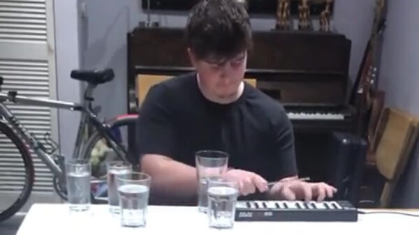 Heeft er iemand een idee hoe dit creatief uitgevoerde nummer heet?