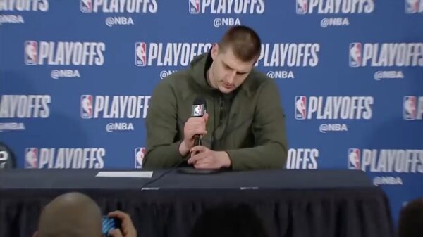De eerste persconferentie van deze basketballer