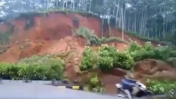 Zo verwoestend gaat een aardverschuiving in Indonesië in zijn werk