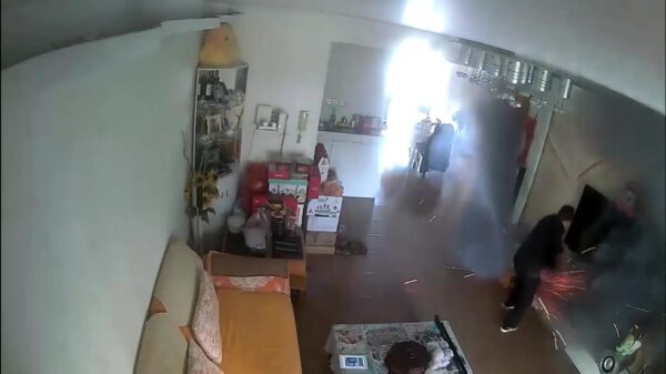 Accu geeft spontaan de geest tijdens opladen en veroorzaakt beste klap