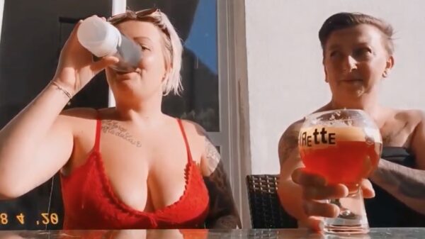 Het grappige drankspelletje met mama dat in een klein bloedbad eindigt