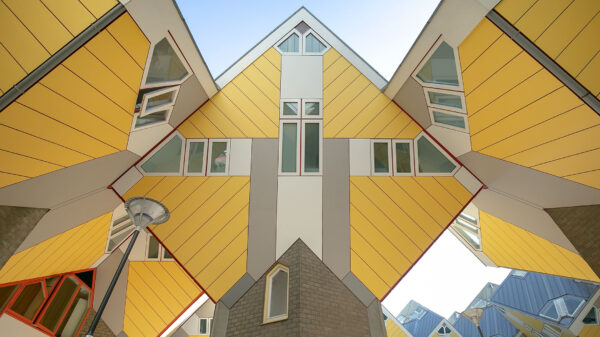 Altijd al eens binnen willen kijken bij de kubuswoningen in Rotterdam?