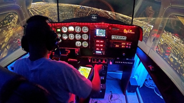 Doe-het-zelver pronkt met zijn zelfgebouwde Cessna-simulator