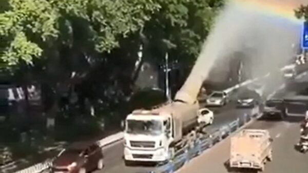 Wel eens een vrachtwagen een regenboog zien poepen?