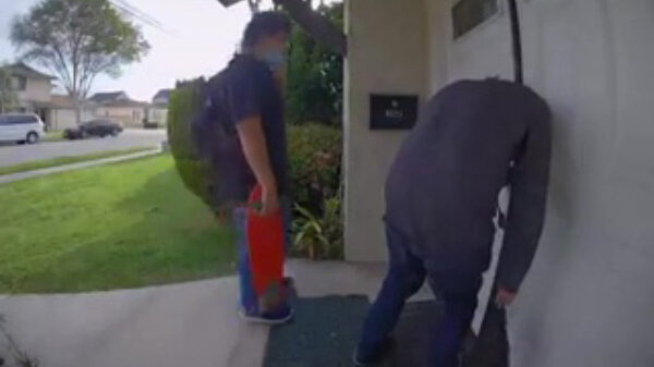 Belletje trekken anno 2020: op de deur van je buurman rochelen