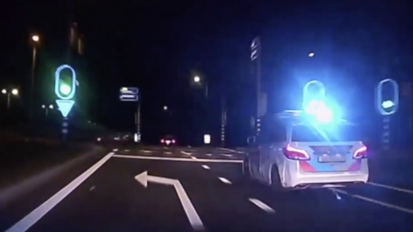 Bezopen Belg in Mercedes wordt door de Utrechtse politie van de weg gedrukt