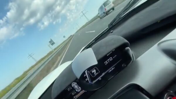 Het voordeel van de lockdown: met 372 km/u in een LaFerrari over de Duitse snelweg vlammen
