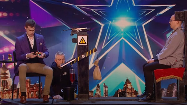 Ontsnappingskunstenaar doet krankzinnige kruisboogstunt tijdens Britain's Got Talent