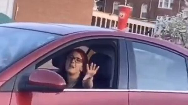 Uhm, je drinken staat nog op je auto