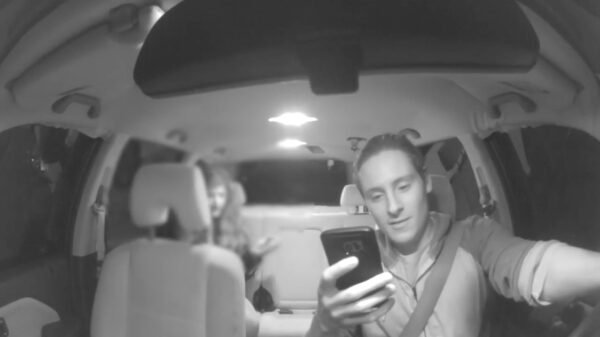 Dame probeert gratis Uber-ritje te scoren maar wordt agressief als dat mislukt