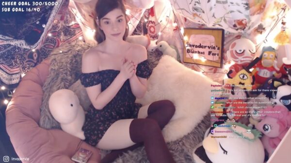 Twitchstreamer 'InvaderVie' heeft een gruwelijke hekel aan arme sloebers die niet doneren