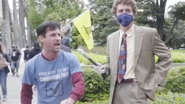 Amerikanen zijn leugens over het coronavirus zat en gaan de straat op!